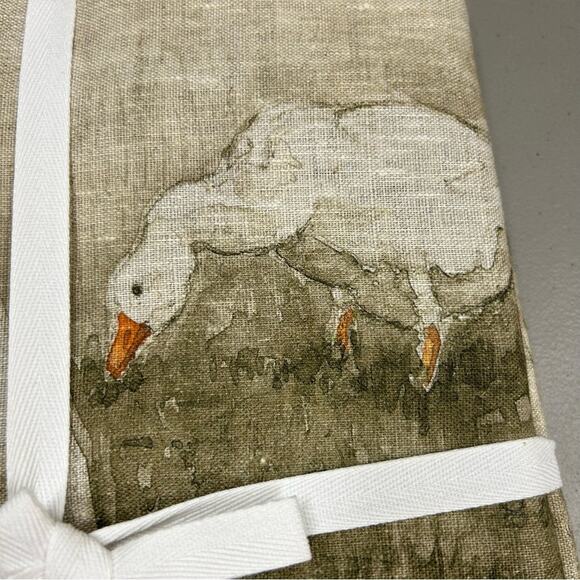 Williams Sonoma Volaille Tablecloth 100% Linen 70 x 108 Animals Rabbit Ducks NWT - Picture 5 of 8